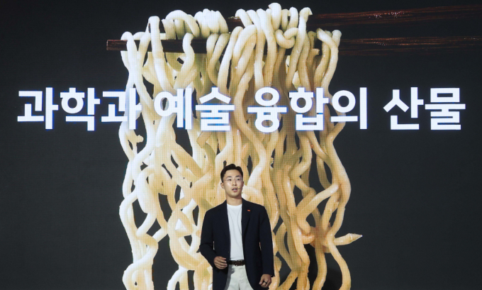 삼양라운드스퀘어가 전병우 상무를 중심으로 신사업을 적극 개척한다. 전병우 삼양라운드스퀘어 상무가 지난해 진행된 삼양라운드스퀘어 비전선포식에서 미래 사업 계획을 설명하고 있다. /사진=삼양라운드스퀘어