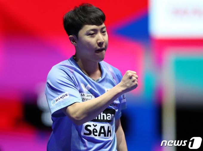 임종훈이 16일 부산 해운대구 벡스코에서 열린 BNK부산은행 2024 부산세계탁구선수권대회 남자 단체전 예선 1라운드 경기 폴란드 밀로시 레짐스키와 대결 중 득점에 성공한 후 환호하고 있다. 2024.2.16/뉴스1 ⓒ News1 윤일지 기자