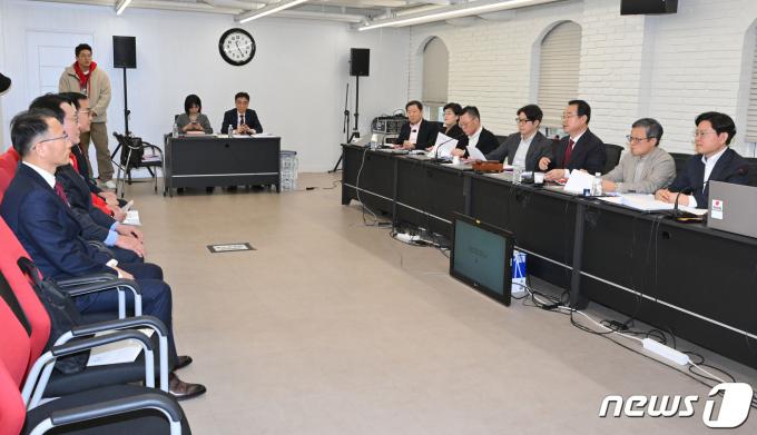 정영환 국민의힘 공천관리위원장이 16일 서울 여의도 중앙당사에서 창원시마산합포구의 공천 면접을 하고 있다. (공동취재) 2024.2.16/뉴스1 ⓒ News1 ,송원영 기자