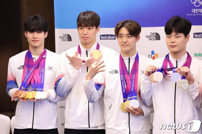 대한민국 수영 대표팀 황선우(왼쪽부터), 양재훈, 김우민, 이호준. 2023.9.30/뉴스1 ⓒ News1 신웅수 기자