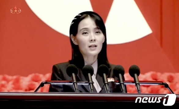 북한 조선중앙TV는 11일 노동당 중앙위원회와 내각이 지난 10일 전국비상방역총회회의를 개최한 소식을 보도했다. 김여정 당 부부장은 이날 회의에서 토론을 통해 남한이 '대북전단(삐라)'을 통해 신종 코로나바이러스 감염증(코로나19)을 유포했다며 강력한 대응을 시사했다. (출처=조선중앙TV 갈무리) 2022.8.11/뉴스1