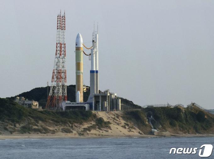 일본 가고시마현(?) 다네가섬 우주센터에 일본의 새 주력 로켓 H3 1호기가 발사대에 올랐다. 2023.02.17 ⓒ 로이터=뉴스1 ⓒ News1 권진영 기자