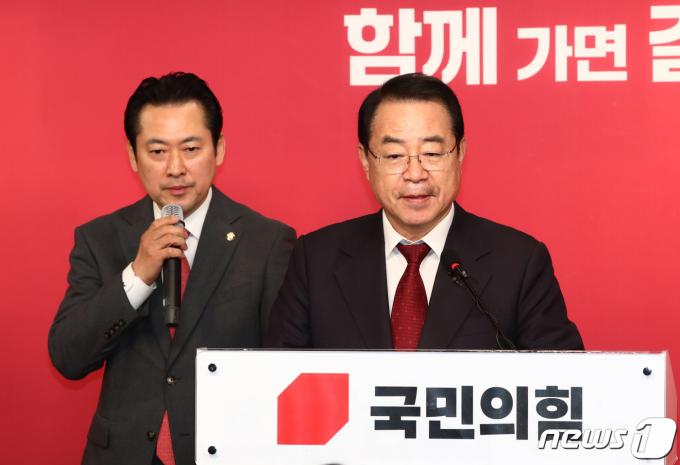 정영환 국민의힘 공천관리위원장이 17일 오전 서울 여의도 당사에서 제9차 회의 결과를 발표하고 있다. 이날 정 위원장은 대전?세종?경북?경남지역 12곳의 단수공천 12명을 확정, 발표했다. 발표된 12명의 단수공천자 중 11명은 현역의원이다. 2024.2.17/뉴스1 ⓒ News1 이광호 기자
