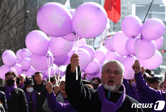[사진] '윤석열 정권심판 보라색 풍선 행진'