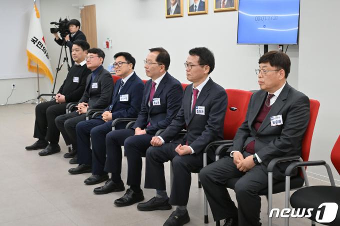 [사진] 공천 면접 중인 부산지역 예비후보