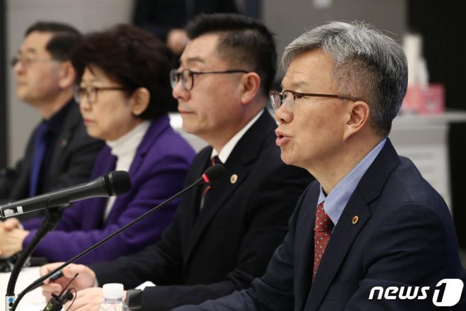 [사진] 김택우 위원장, 의협 비대위회의 모두발언