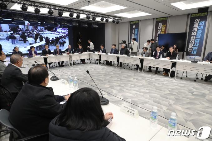 [사진] 의협, 의대정원 증원 저지 위한 비대위회의