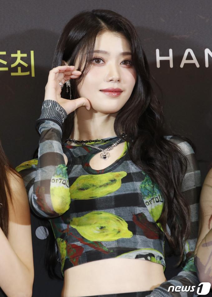 [사진] 케플러 샤오팅, 싱그러운 볼 하트