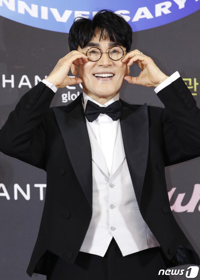 [사진] 조항조, 근사한 볼 하트