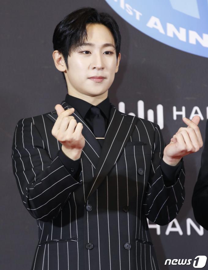 [사진] 리베란테 노현우, 하트 들고 한터뮤직어워즈로