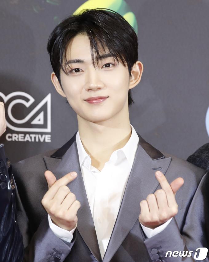 [사진] 템페스트 형섭, 하트 두개