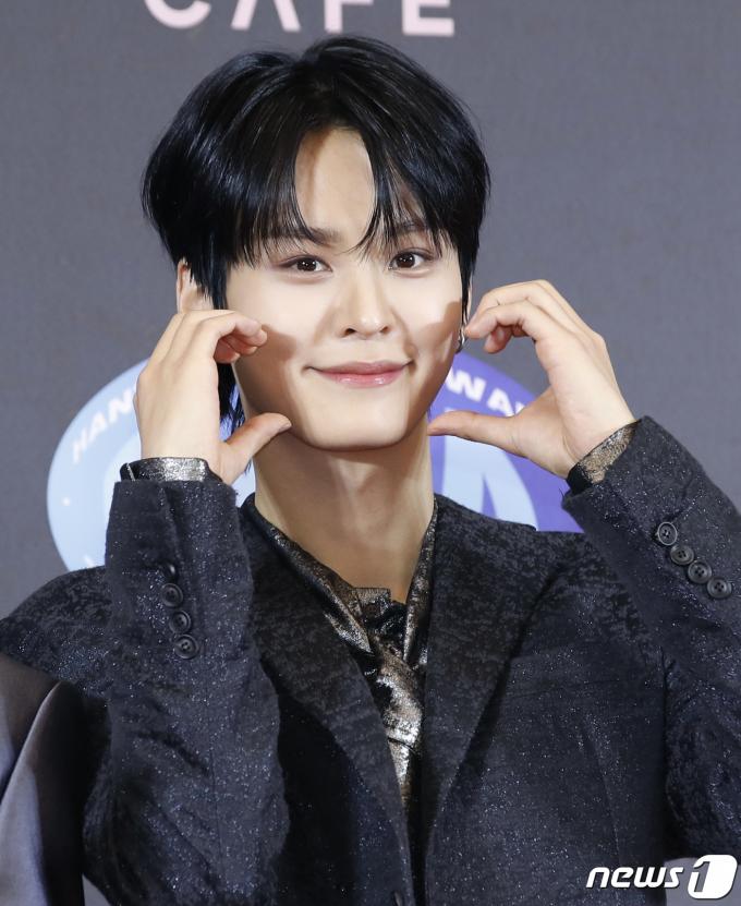 [사진] 템페스트 태래, 볼 하트가 찰떡