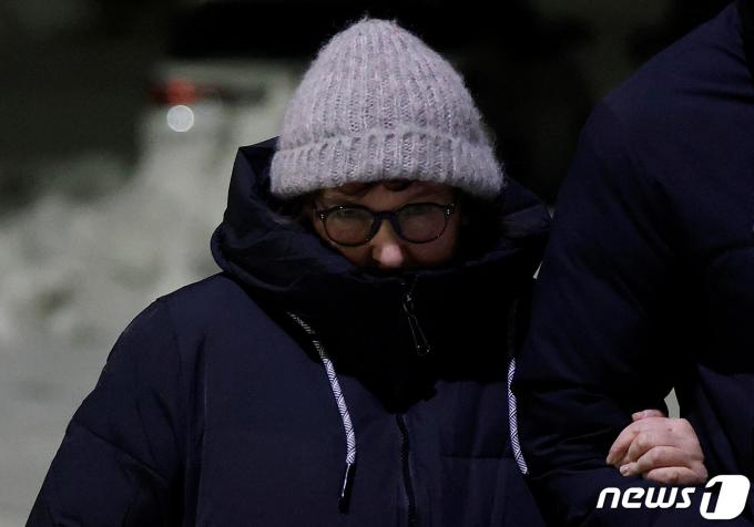 [사진] 조사위 떠나는 숨진 러 야권 인사 나발니의 어머니