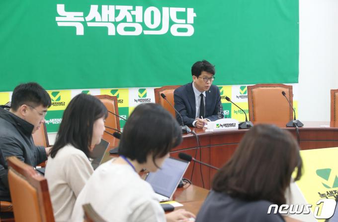 [사진] 김준우 상임대표, 총선 연대연합 방침 관련 기자간담회