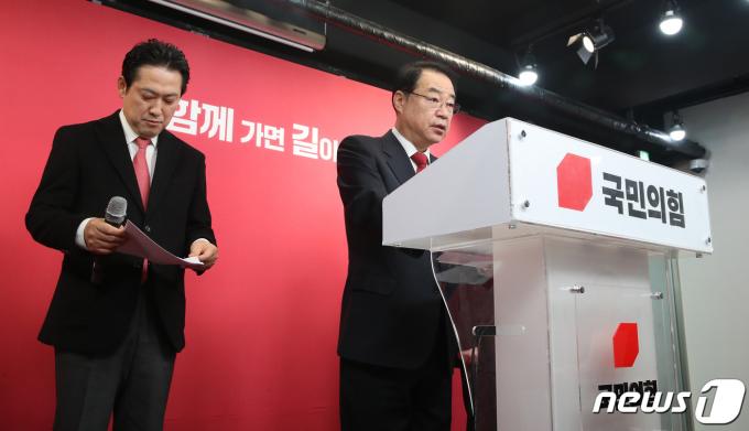 [사진] 공천 심사결과 발표하는 정영환 위원장