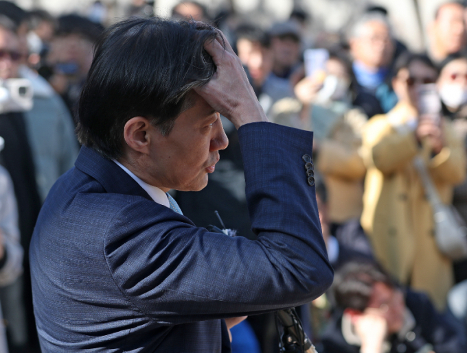  정경심 전 동양대 교수가 오는 24일 갖기로 했던 북 콘서트를 취소했다. 사진은 지난 13일 오후 부산 중구 민주공원에서 기자회견을 열고 4·10 총선 출마 여부에 대한 입장을 밝히며 신당 창당을 선언한 조국 전 법무부 장관. /사진=뉴스1