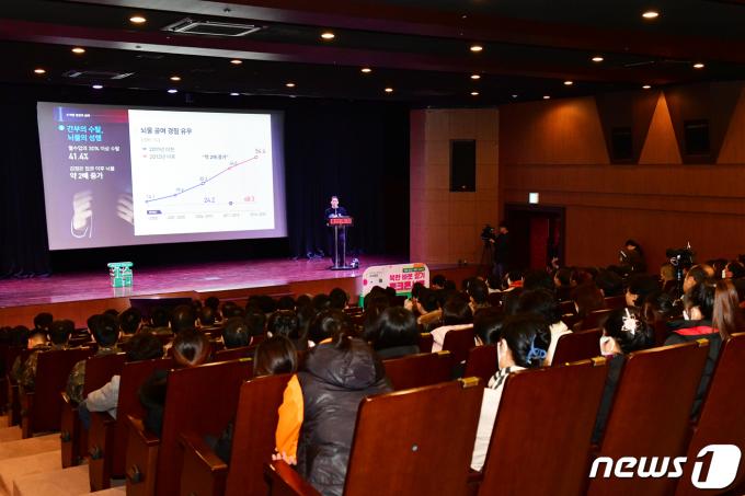 [사진] 김영호 통일장관 '북한의 실태는'