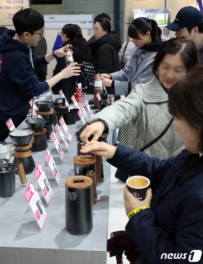[사진] 눈길 끄는 다양한 커피 기기들이 한자리에