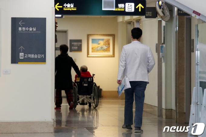 [사진] 대형병원 전공의 집단 사직 예고 '의료대란 현실화 되나'