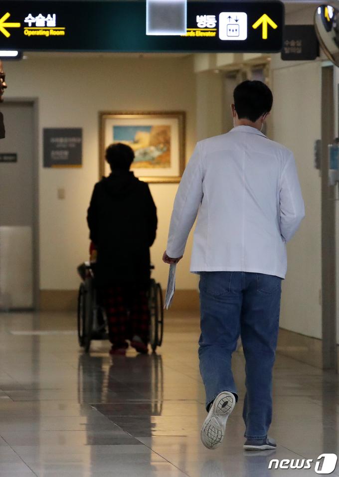 [사진] 의대 정원 확대 반발 전공의 집단 사직 예고 '의료대란 다가오나'