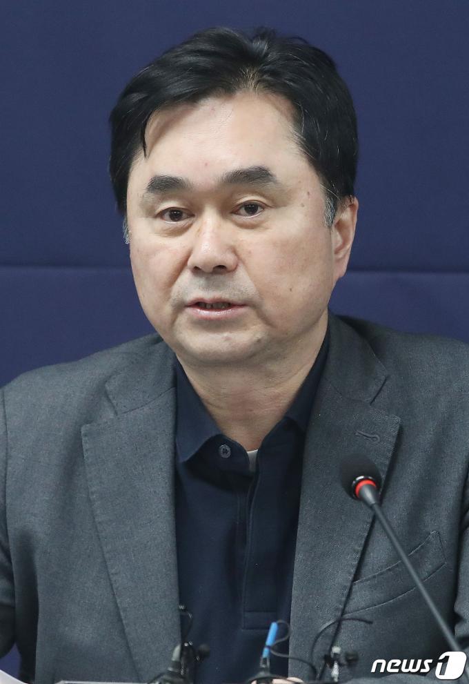 [사진] 발언하는 김종민 최고위원