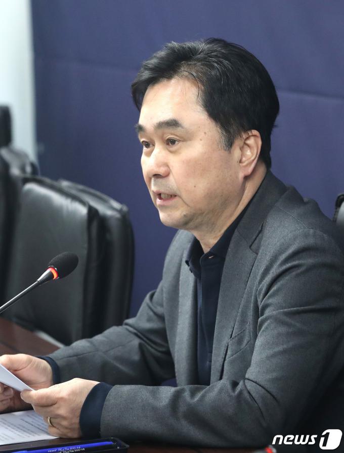 [사진] 발언하는 김종민 최고위원