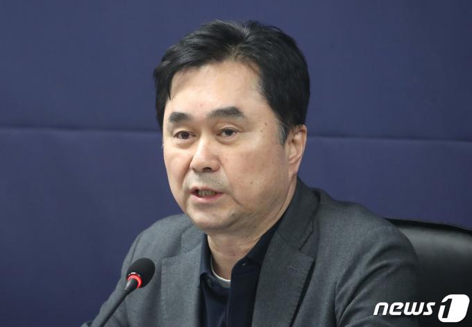 [사진] 발언하는 김종민 최고위원
