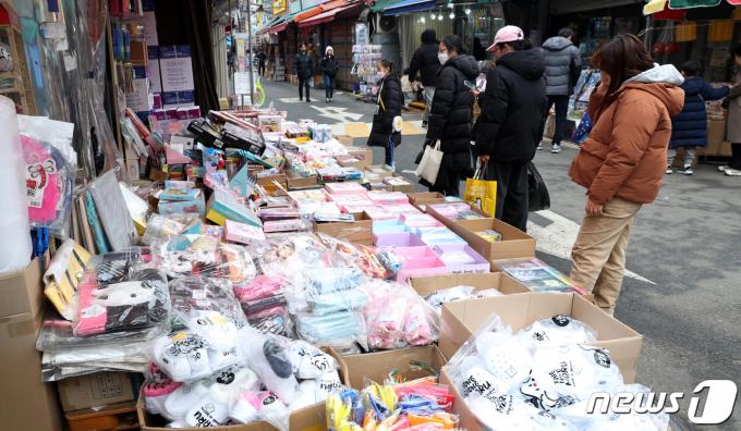 [사진] 문구거리에서 새학년 준비
