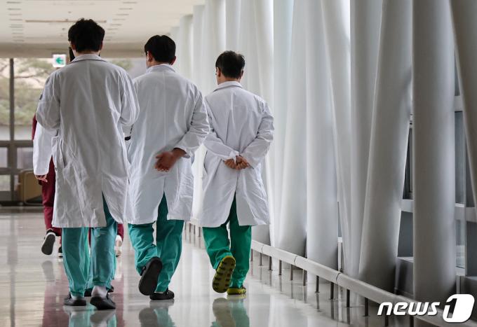 [사진] 의대 증원 방침에 정부-의료계 갈등