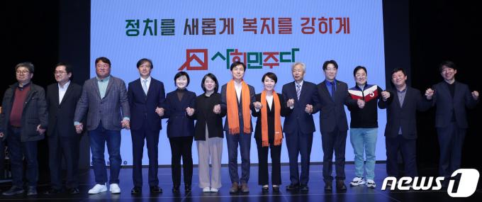[사진] 손잡은 진보 진영