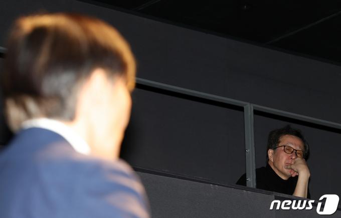 [사진] 조국 축사 지켜보는 천호선
