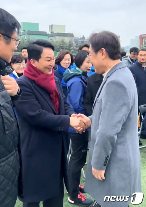 [사진] '명룡대전' 이재명·원희룡, 인천 계양 행사장서 '조우'