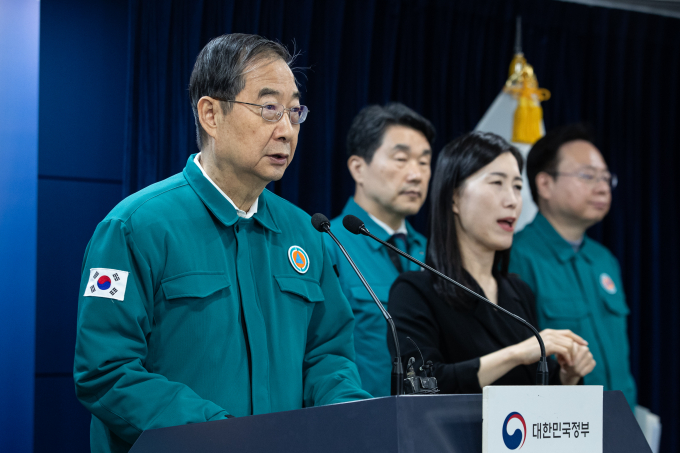 한덕수 국무총리가 18일 정부서울청사 합동브리핑실에서 의대 증원에 반발, 의사 집단행동 관련 대국민 담화를 발표했다. /사진=뉴스1