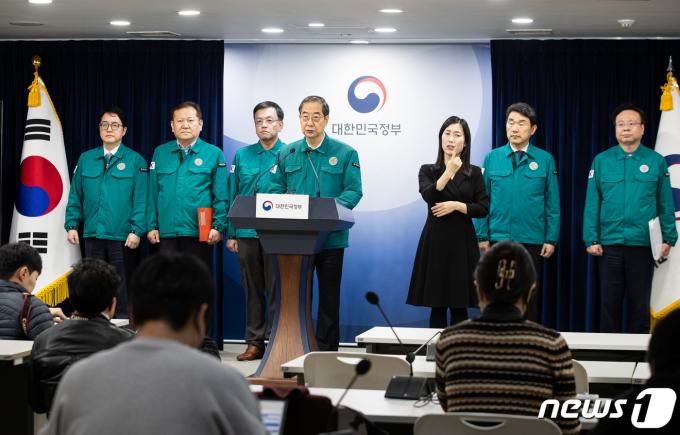 [사진] '의사 집단행동' 대국민 담화 발표하는 한덕수 총리