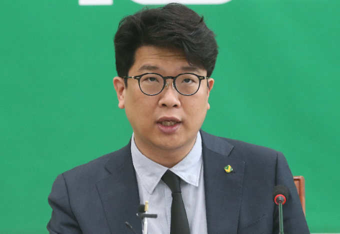 김준우 녹색정의당 상임대표가 18일 오전 서울 여의도 국회에서 열린 총선 연대연합 방침 관련 기자간담회에서 발언하고 있다. /사진=뉴스1