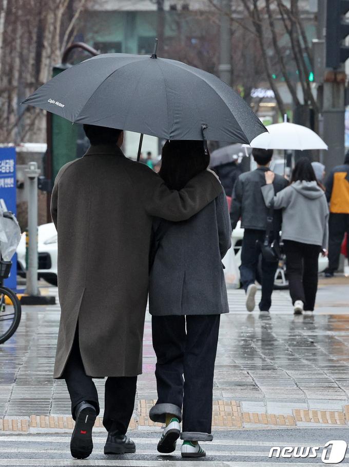 [사진] 봄비 내리기 시작한 서울