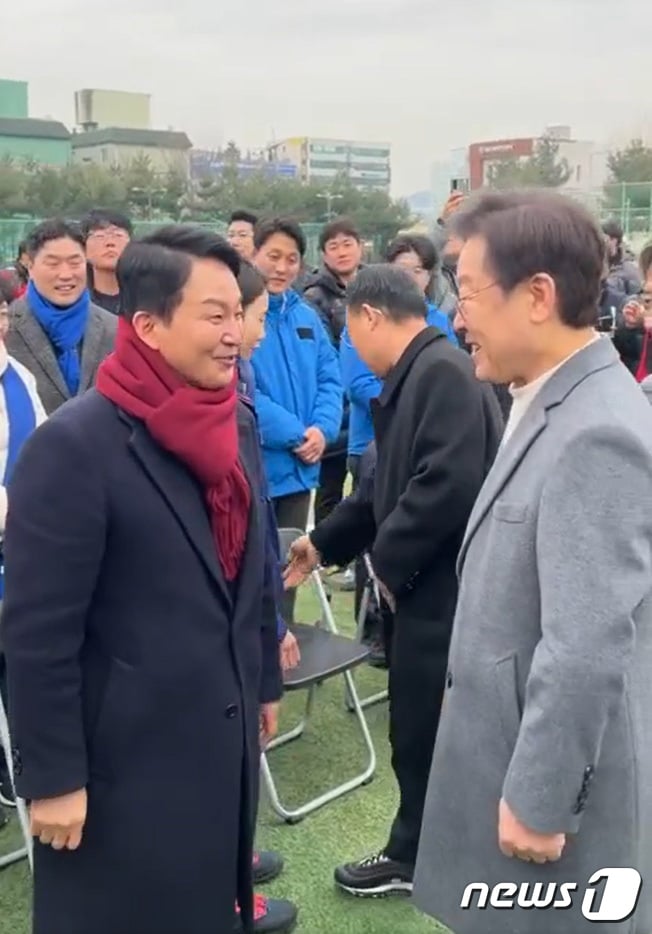[사진] 원희룡·이재명, 인천 계양 지역구 행사서 만나
