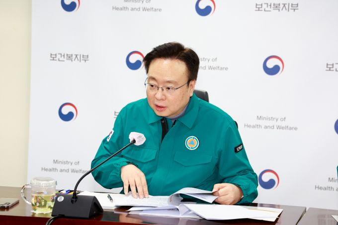 조규홍 의사 집단행동 중앙사고수습본부장(보건복지부 장관)이 18일 오후 제10차 중앙사고수습본부 회의를 주재했다. /사진=뉴스1(보건복지부 제공)