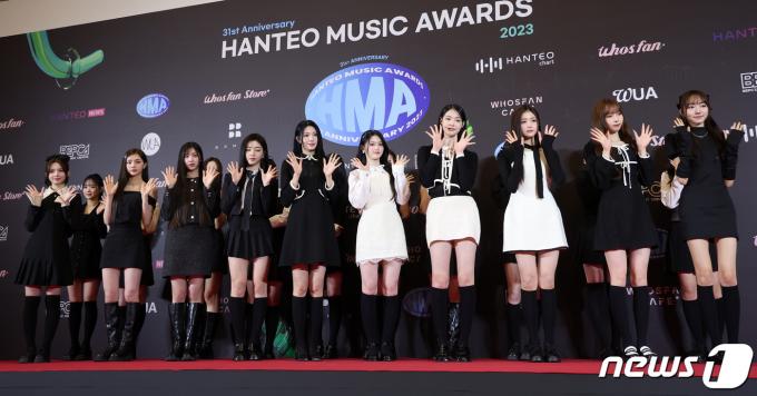[사진] 트리플에스, 꽉 찬 레드카펫