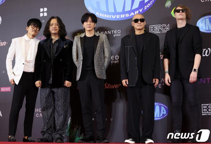 [사진] YB, 레드카펫 꽉 채운 카리스마