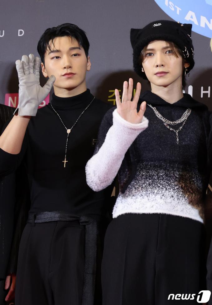 [사진] 에이티즈 산·여상, 멋진 손인사