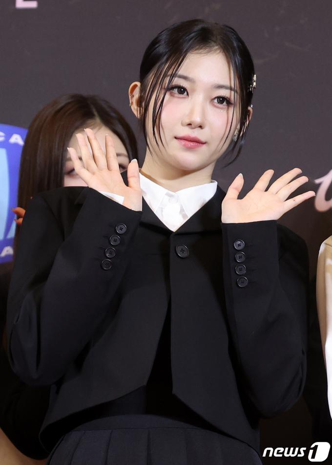 [사진] 트리플에스 카에데, 반짝반짝 손인사