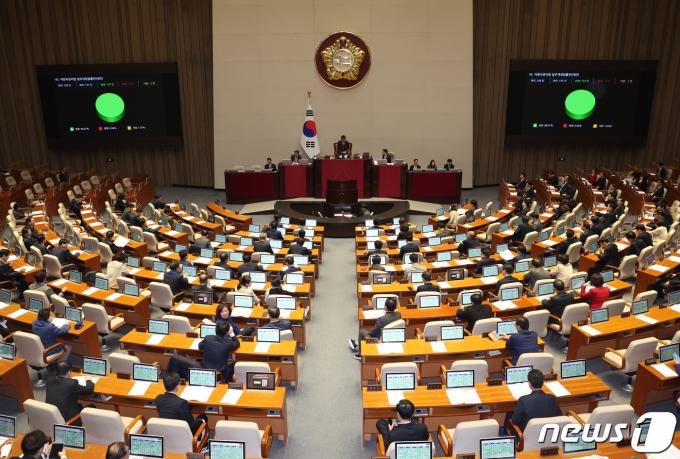 서울 여의도 국회 본회의장에서 열린 제412회국회(임시회) 제2차 본회의 2024.2.1/뉴스1 ⓒ News1 송원영 기자