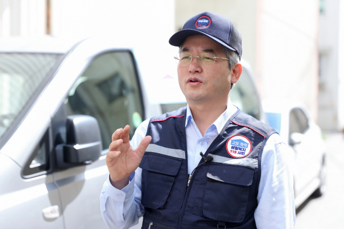 고양특례시는 저출생 현상이 지속됨에 따라 출산·양육에 대한 부모의 부담을 경감하는 한편, 노인일자리와 사회참여를 확대해 나갈 방침이다. 사진은 이동환 고양특례시장 '고양시 자활사업 고양뚝딱. 참여 모습. / 사진제공=고양특례시