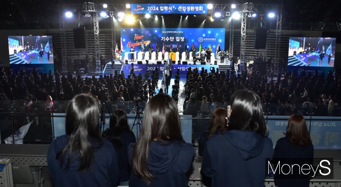 ▲ 새내기들이 바라본 입학식 풍경