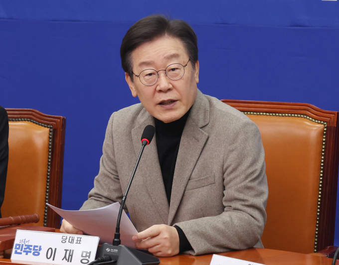 이재명 더불어민주당 대표가 "정부·여당이 폭력적으로 국정을 운영하고 있다"고 말했다. 사진은 19일 서울 여의도 국회에서 열린 최고위원회의에서 발언을 하고 있는 이 대표의 모습. /사진=뉴스1
