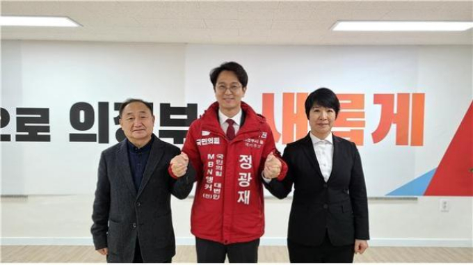국민의힘 경기 의정부을 국회의원 경선에서 탈락한 이영세·김재연 예비후보가 정광재 예비후보 지지를 선언했다. 사진 왼쪽부터 이영세, 정광재, 김재연 예비후보. / 사진제공=정광재 예비후보 선거사무소