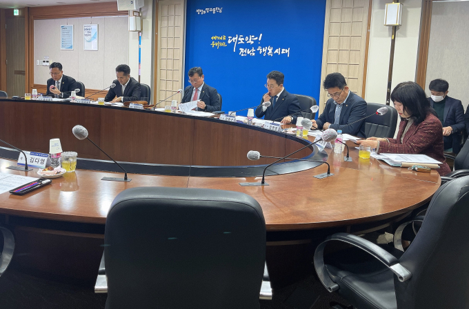           전라남도 적극행정위원회 회의 모습/전남도