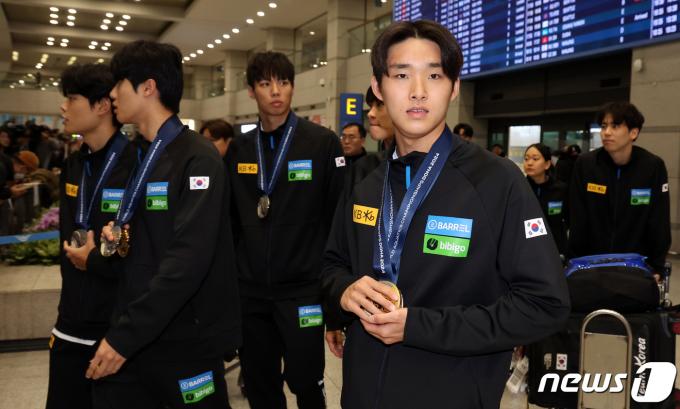 [사진] 금의환향한 수영 김우민
