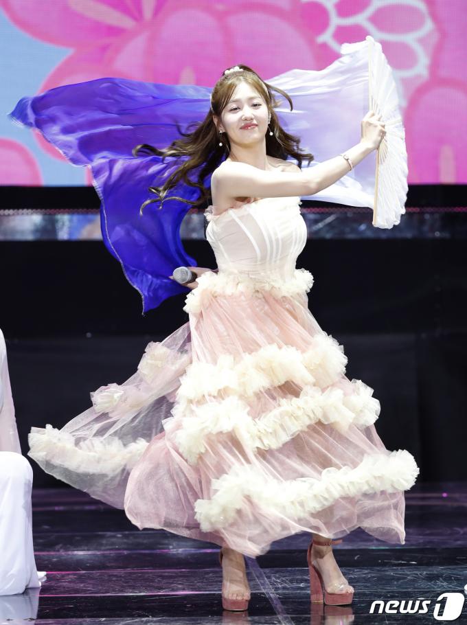 [사진] 정다경, 그림같은 무대